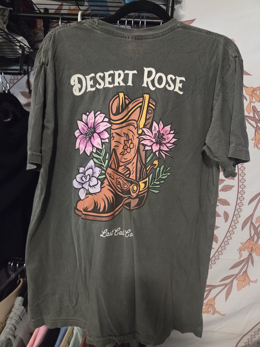 Women's Short Sleeve Graphic Tee - Olive
